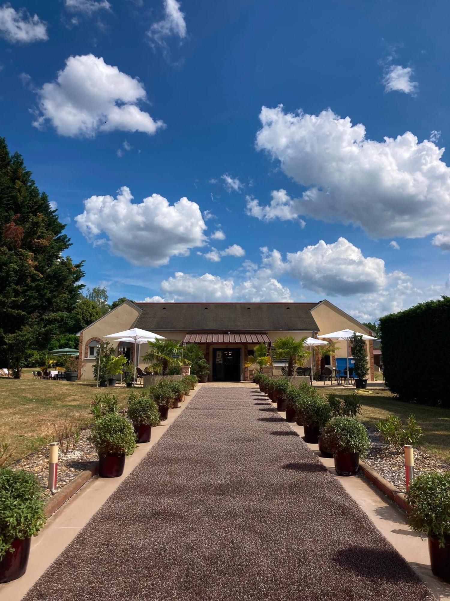 Hotel - Domaine De La Blanchardiere - Le Mans Change  Bagian luar foto